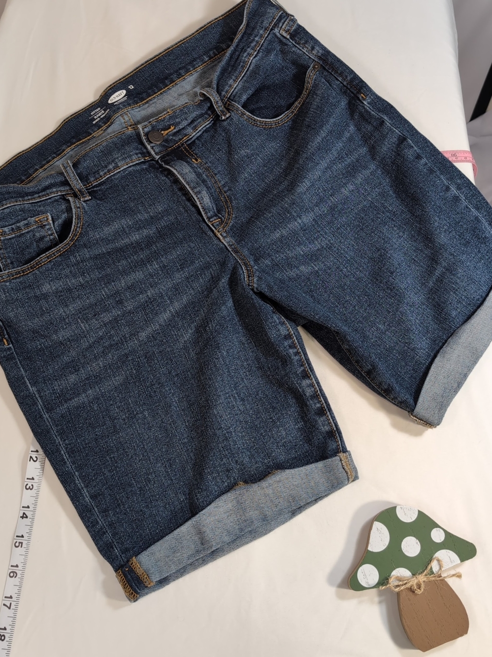 Old Navy Fitted Stretch Cuffed Denim Shorts Size 12
